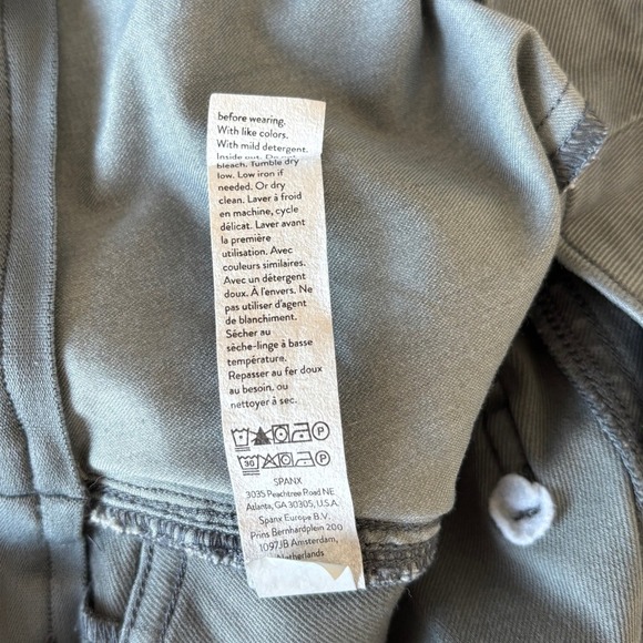 Spanx Size Medium Stretch Twill Pant Straight Leg Gray Casual Stretch Slimming - Picture 9 of 10